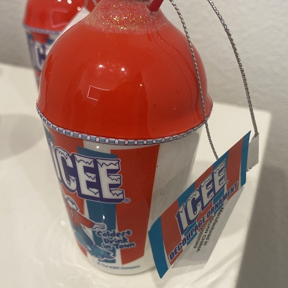 NWT  Set of (4) Icee Decoupage Shatterproof Christmas Ornaments by RUZ - Picture 6 of 7